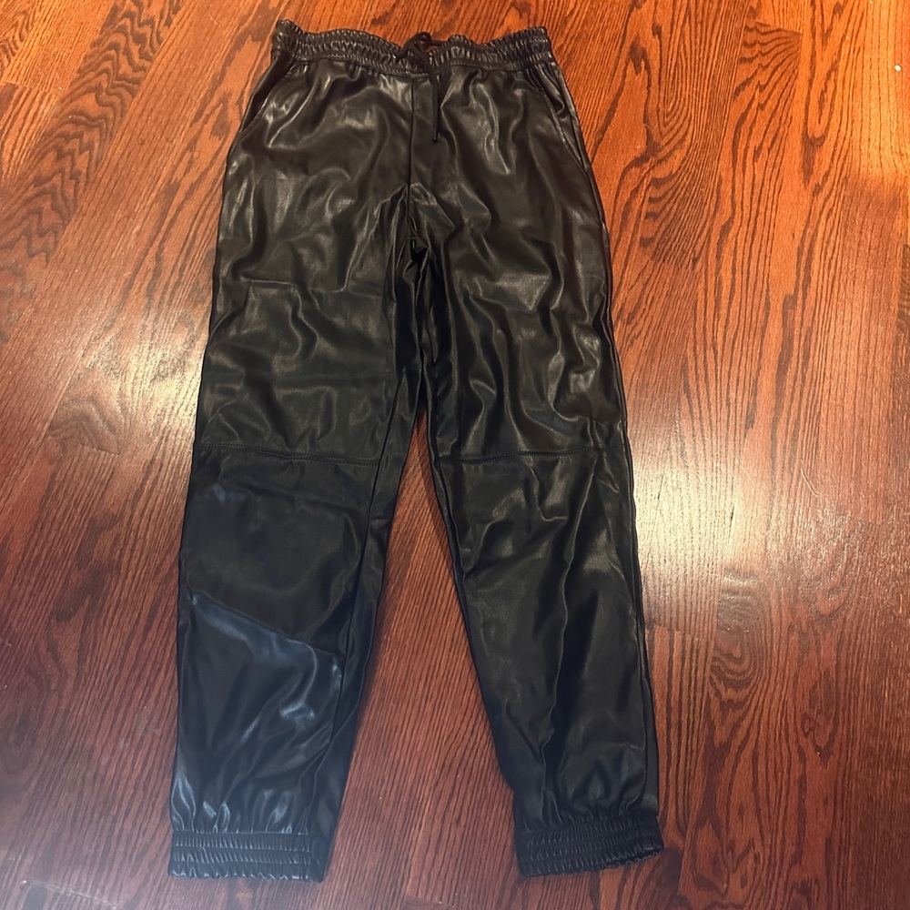 NEW never worn Women’s Black Jogger Pants